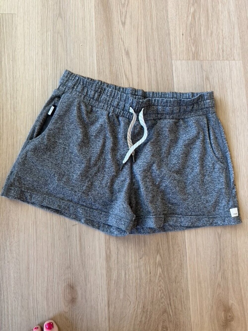 Vuori Halo Performance Shorts 2.0 Small Heather Gray Black VW339